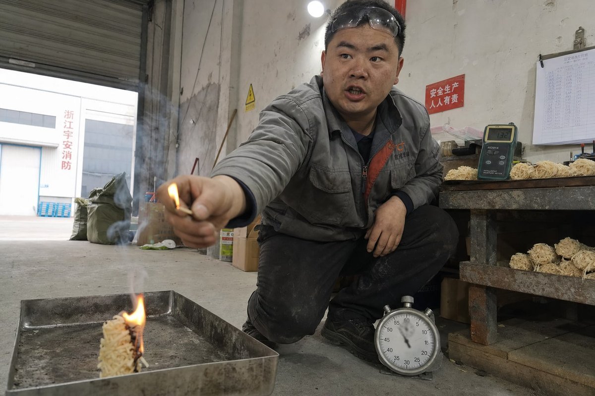 Sample Quality Evaluation Wood fire starter sample showing ignition speed, burn time, and low smoke quality (ID#2)