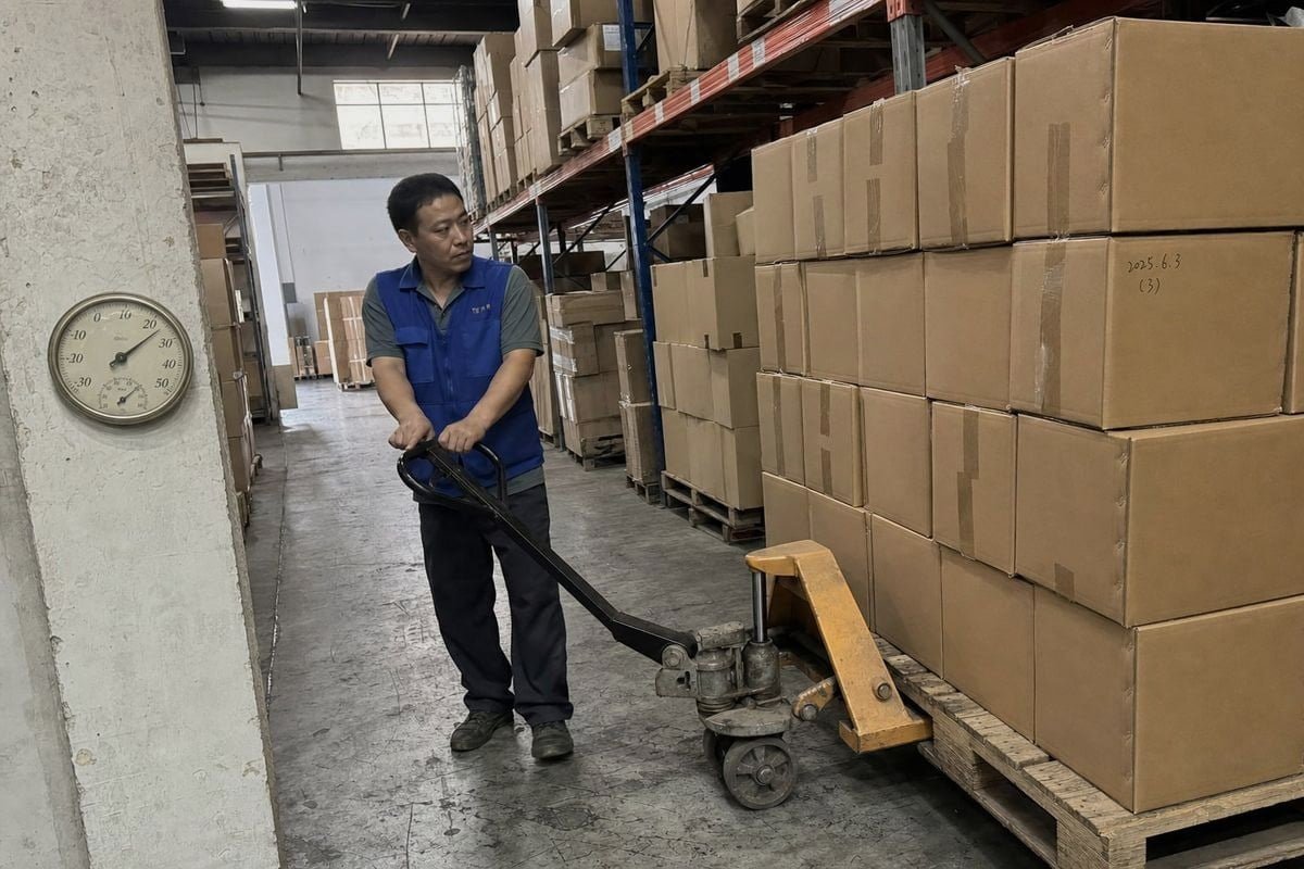 Warehouse Storage Best Practices Warehouse storage guidelines for Magic Fire powder to maintain low humidity and prevent caking (ID#3)