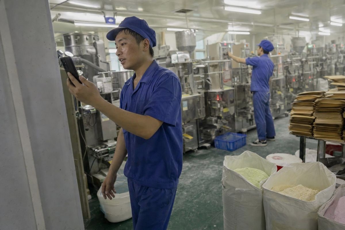 Factory Video Verification Live video call touring a factory production line to confirm a real manufacturer (ID#3)