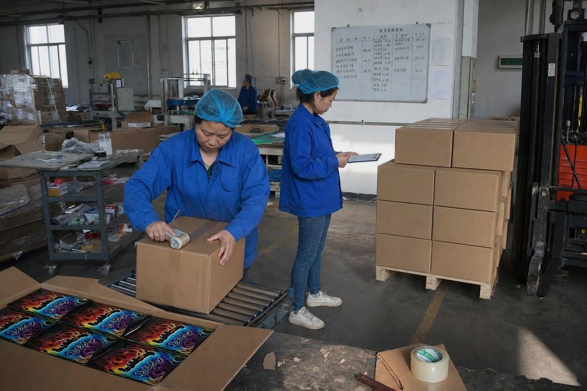 MOQ vs Safety Stock Balancing MOQ requirements with safety stock to reduce excess inventory costs (ID#4)