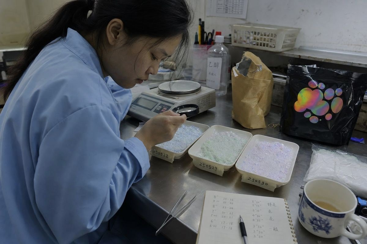 Comparing particle size, moisture, and burn duration across sample batches for consistency (ID#3)