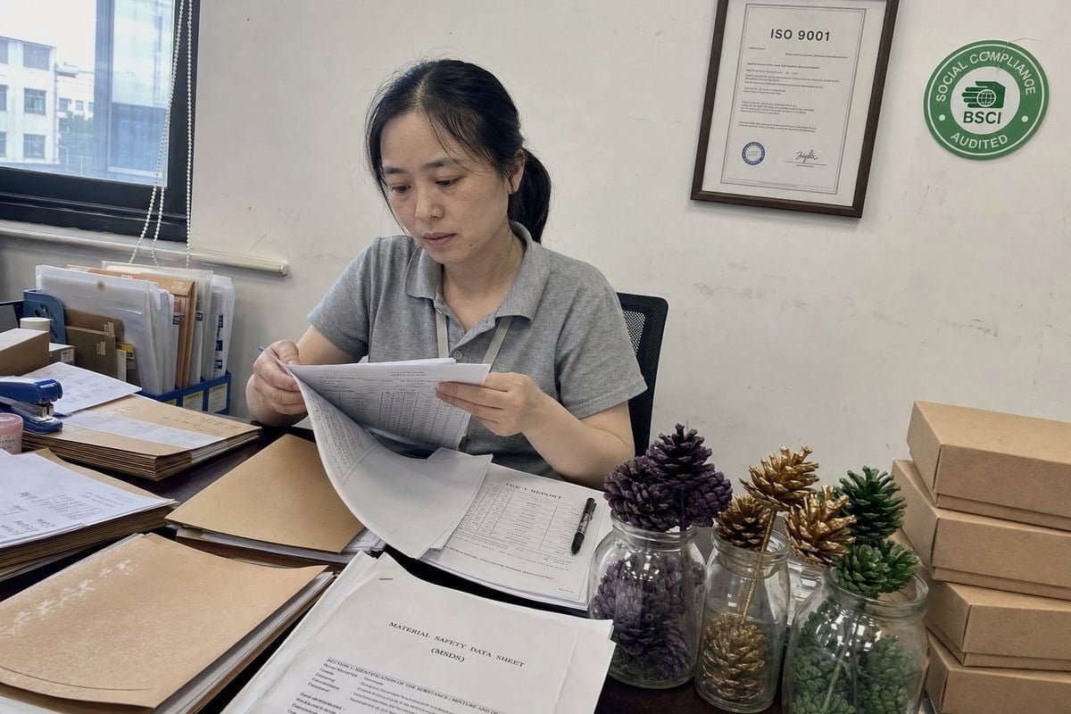 Certificaciones e Informes de Pruebas Checklist of certifications and test reports to verify colored pine cone samples (ID#2)