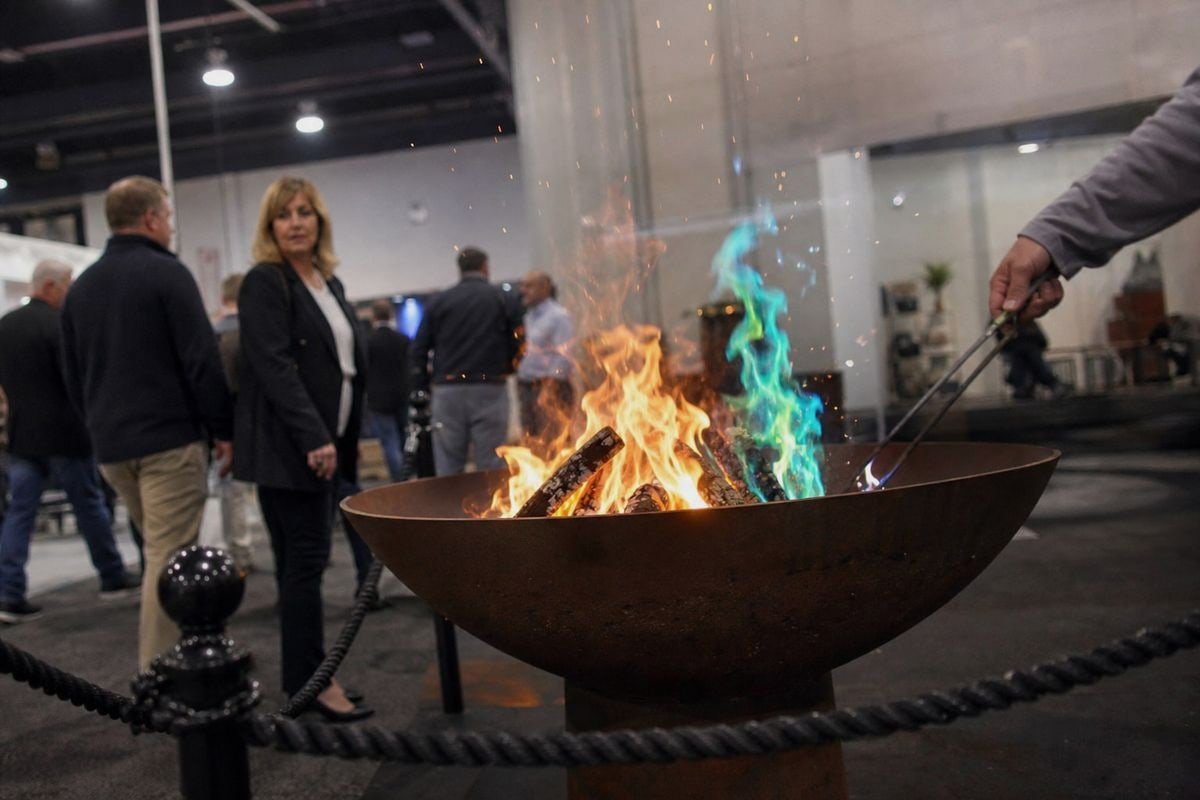 Priorités des flammes colorées Effets de flammes colorées prioritaires pour impressionner les acheteurs B2B sur le salon (ID#3)