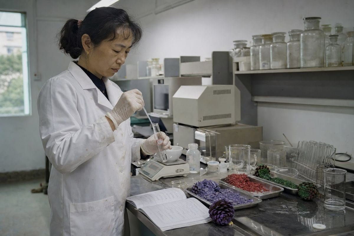 Batch Consistency Verification Verifying batch-to-batch consistency with sealed samples and burn tests before bulk orders (ID#4)