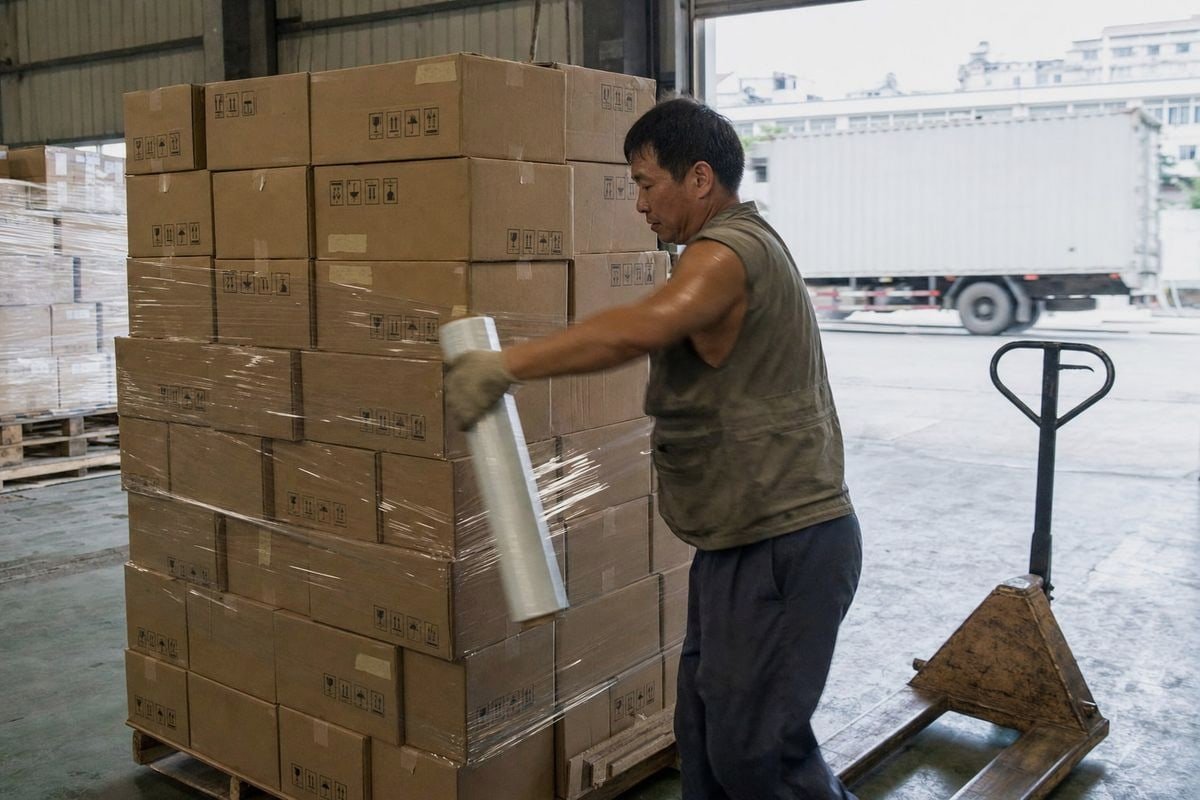 International Safety Labeling Required safety warnings and labeling standards for international bulk fire powder orders (ID#4)