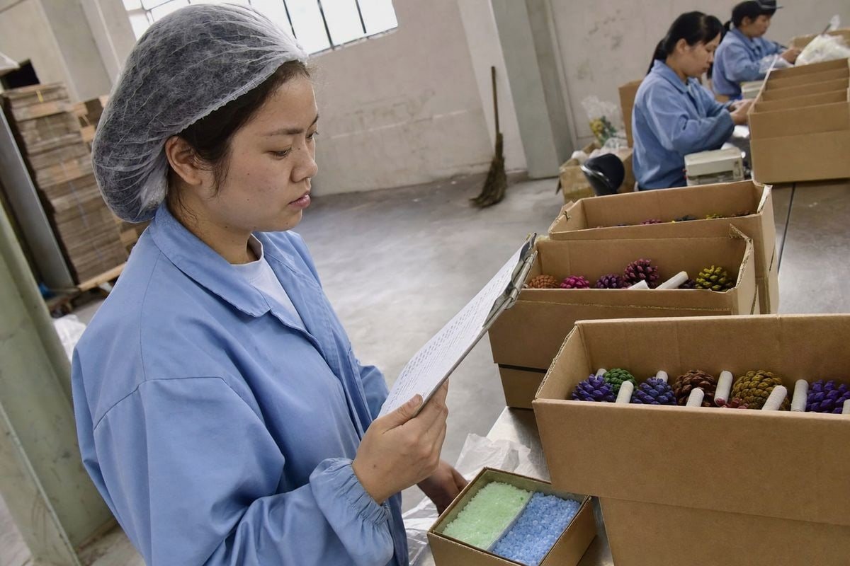 Non-Transferable Contract Red Flags Red flags signaling a flame powder supplier contract lacks transferability (ID#5)