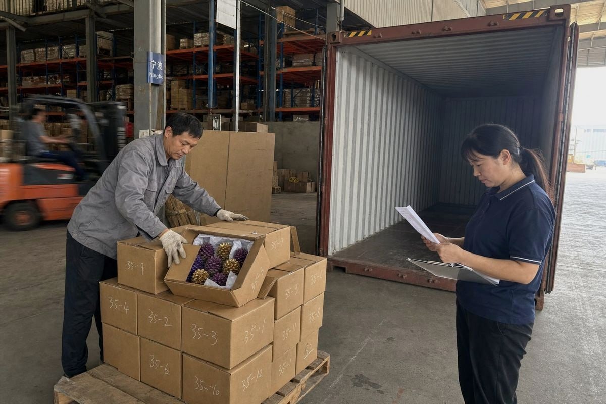 Shipping guide for colored pine cone trial orders comparing LCL and FCL methods (ID#1)