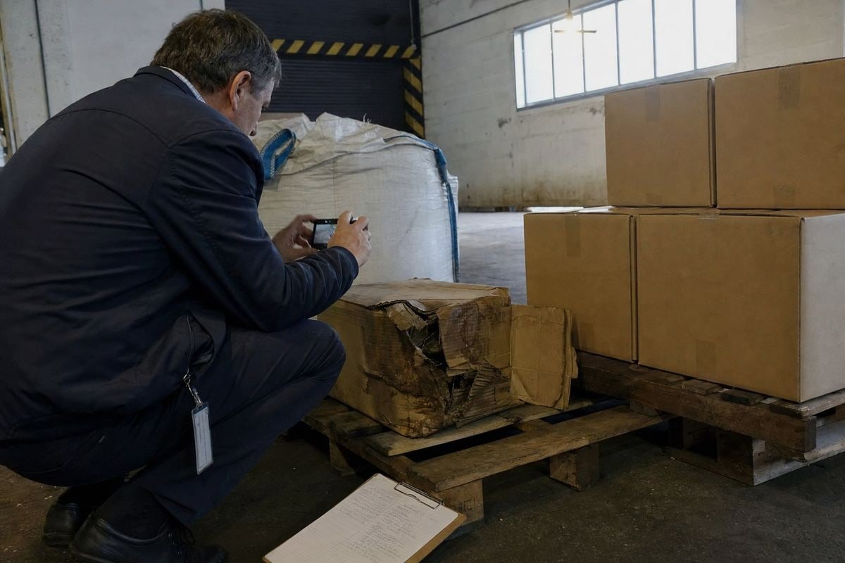 Insurance Cost Comparison Cost comparison between All Risks and Basic Risks coverage for cargo insurance (ID#4)