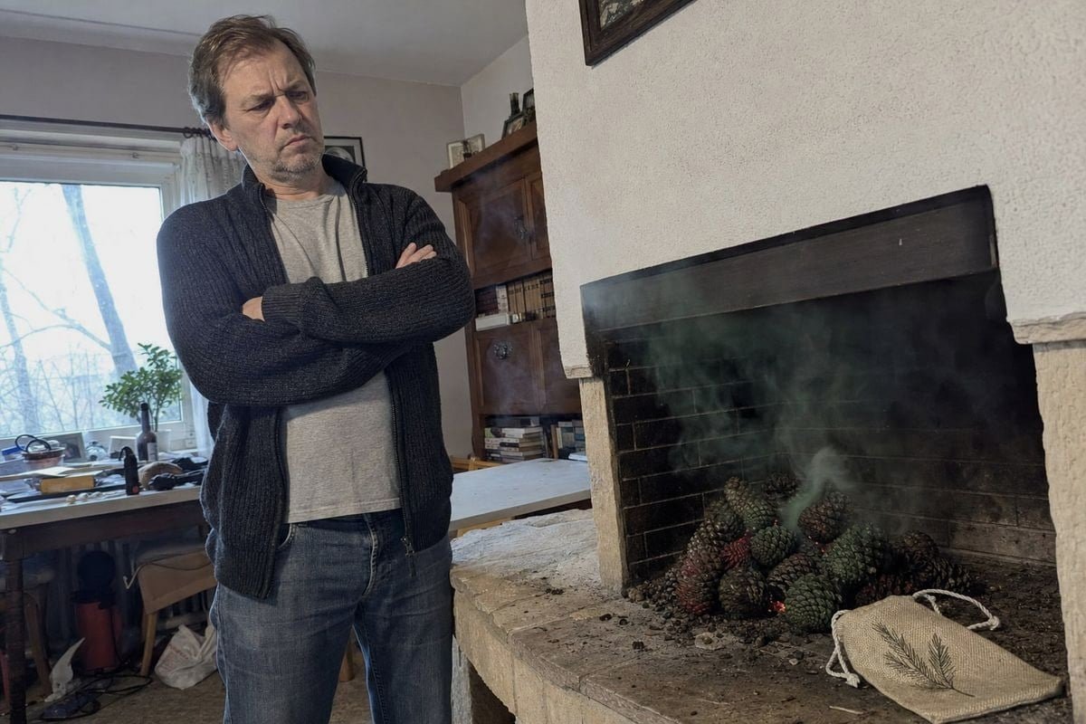 Avoiding Fireplace Overload Tips to avoid overloading a fireplace when burning color-flame pinecones safely (ID#3)