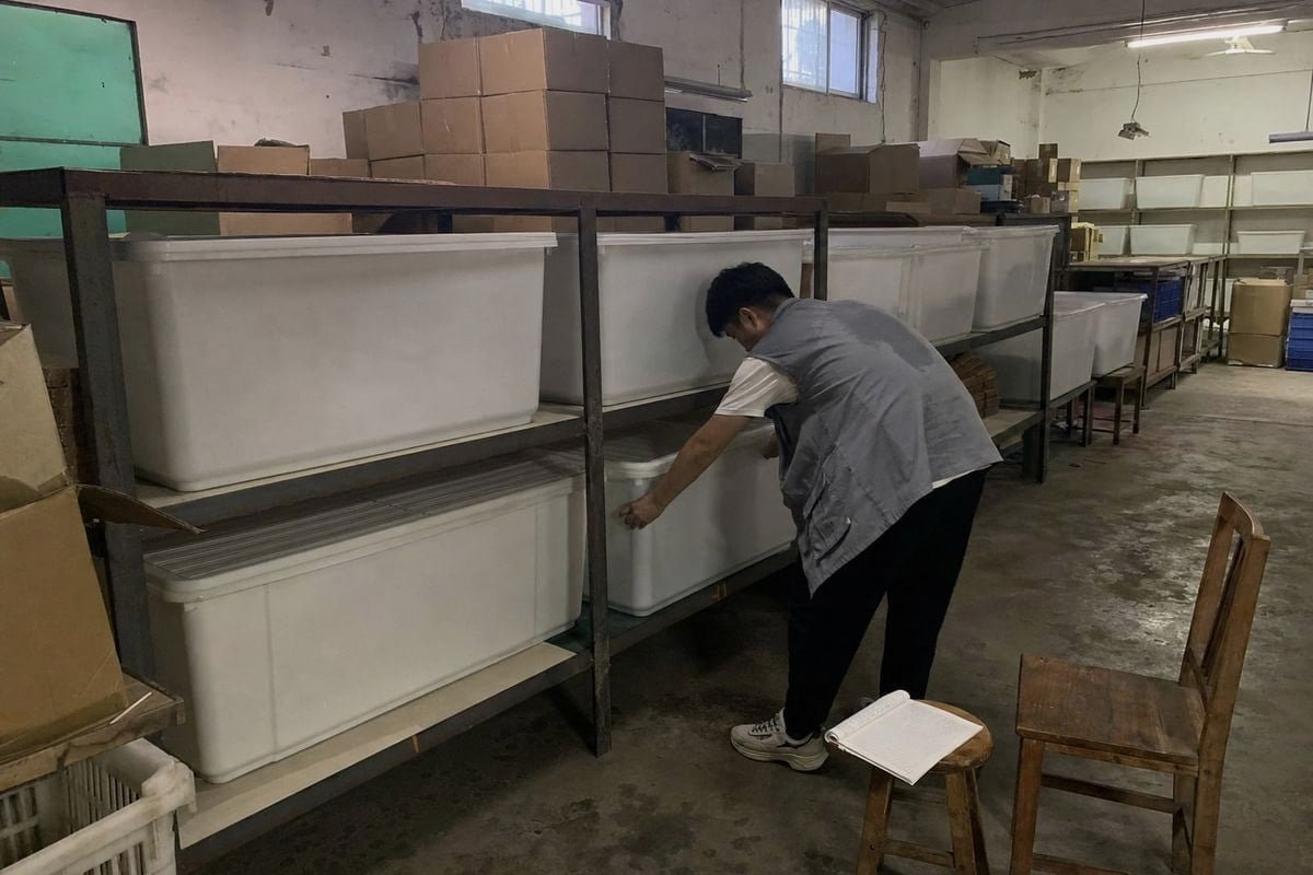 Staff training rules ensuring proper storage and handling of color-flame pinecones (ID#5)